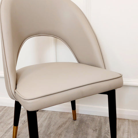 Minimalistic Scandinavian Style Dining Chair with Curved Back and Plush Velvet