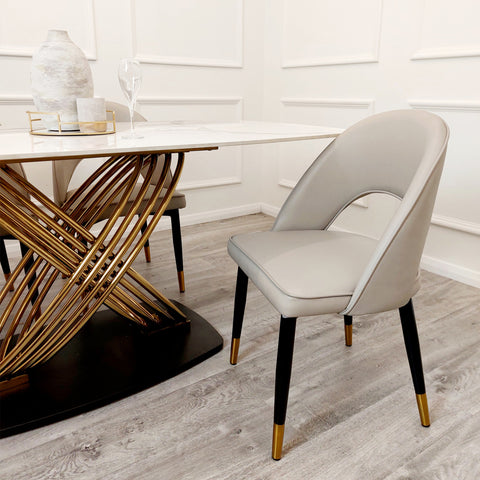 Minimalistic Scandinavian Style Dining Chair with Curved Back and Plush Velvet