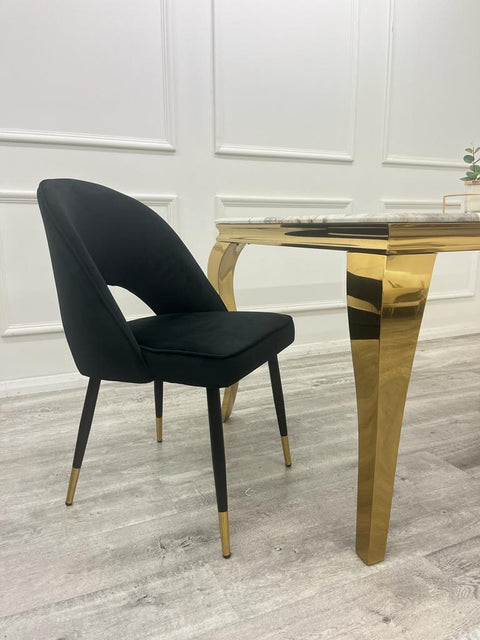 Minimalistic Scandinavian Style Dining Chair with Curved Back and Plush Velvet