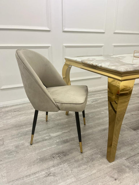 Minimalistic Scandinavian Style Dining Chair with Curved Back and Plush Velvet