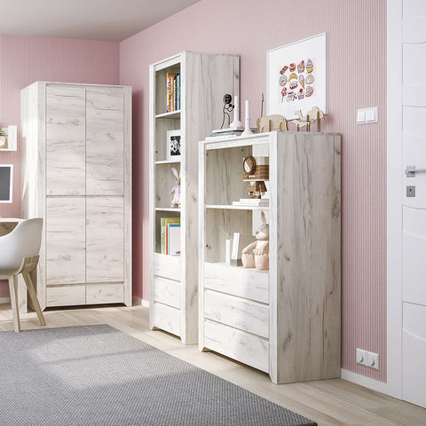 Practical Oak Melaminie Wardrobe with Solid Constructon and Handle-less Bottom Drawers