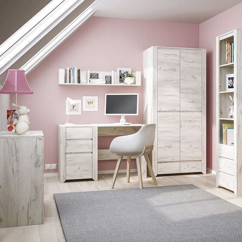Practical Oak Melaminie Wardrobe with Solid Constructon and Handle-less Bottom Drawers